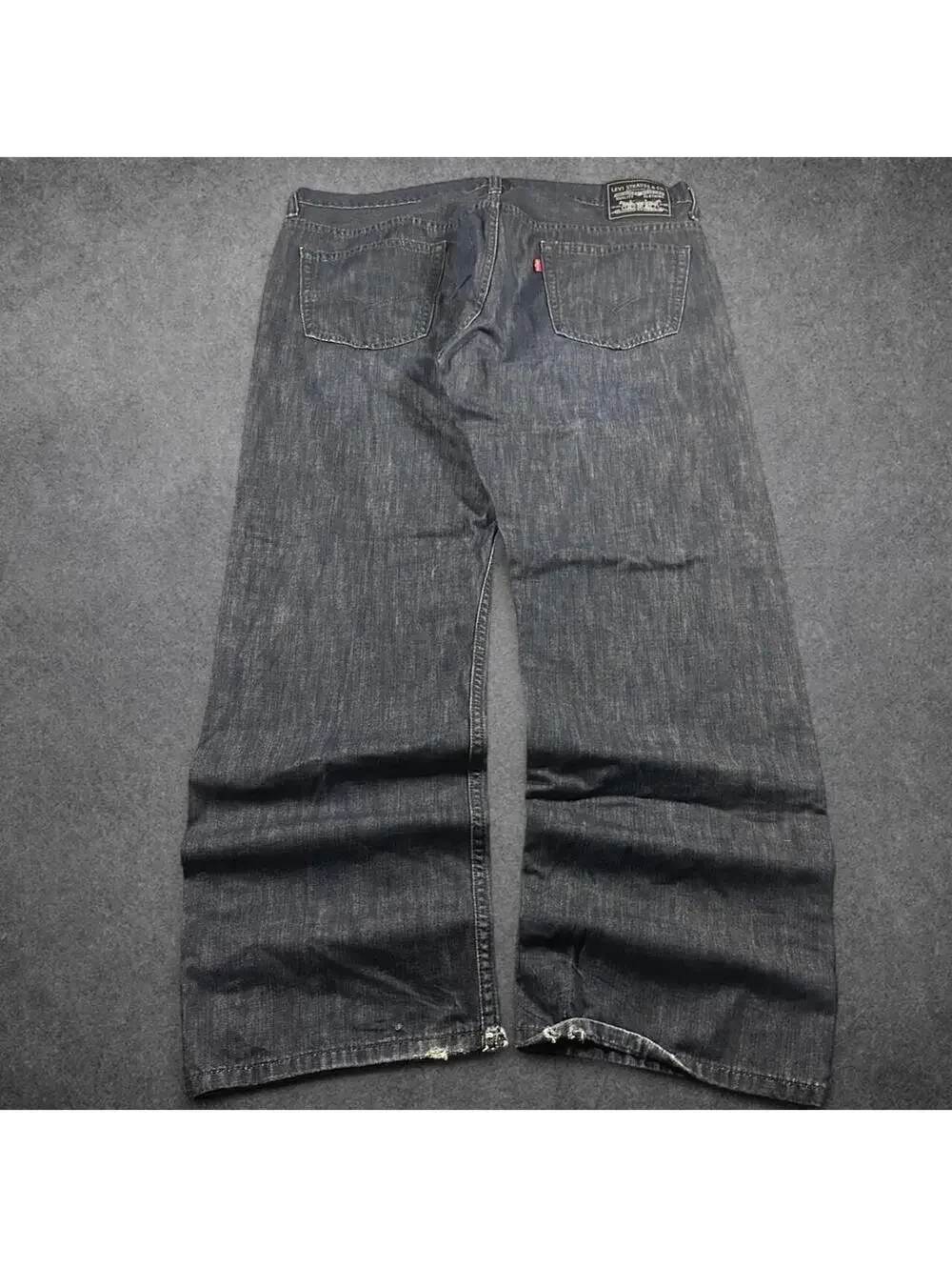 Levis •fits 37x30”